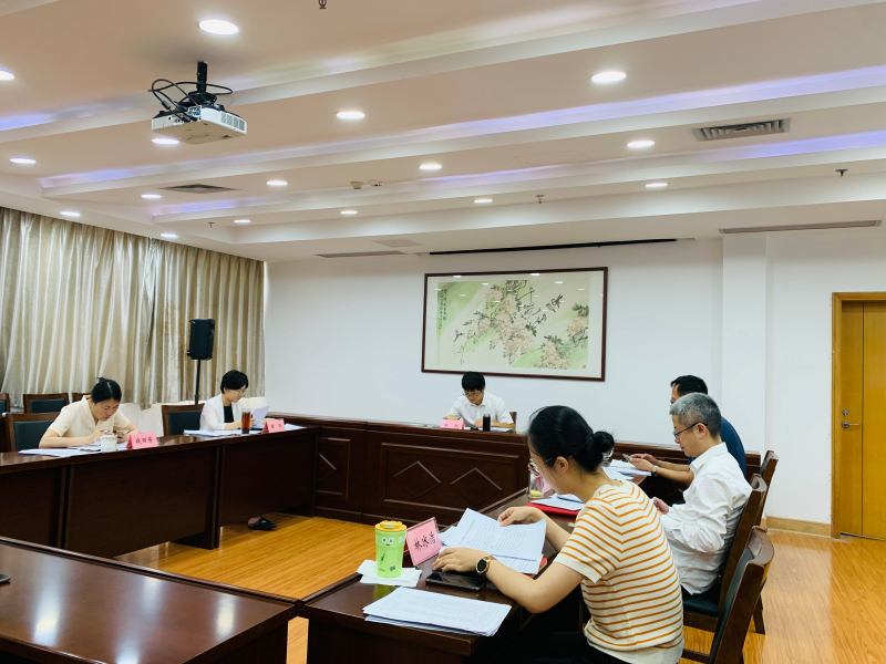 团市委理论学习中心组举行集体学习